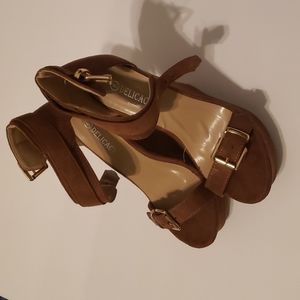 Delicacy brown wedges size 6